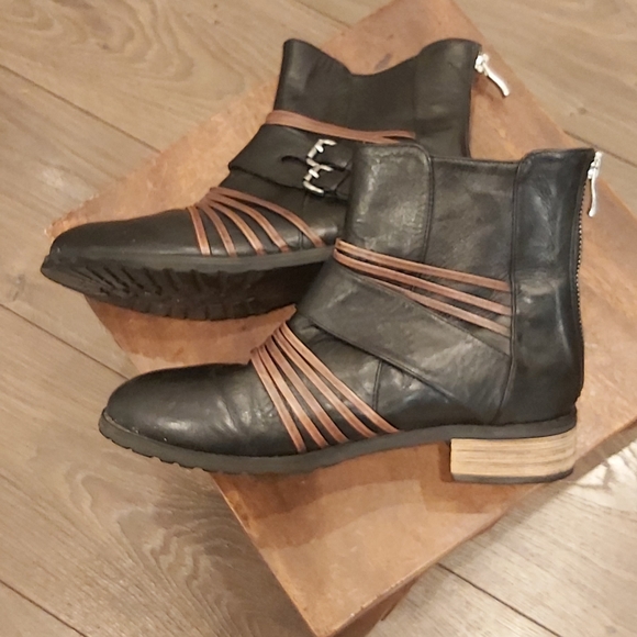 Everybody leather ankle bootie - Picture 6 of 7
